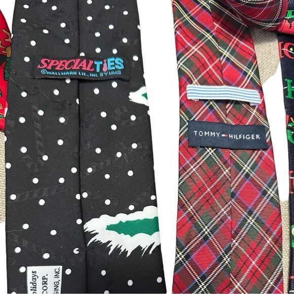 Holiday ties. Looney tunes, J. Garcia, Tommy Hilfiger, Nicole Miller New York - Picture 6 of 8